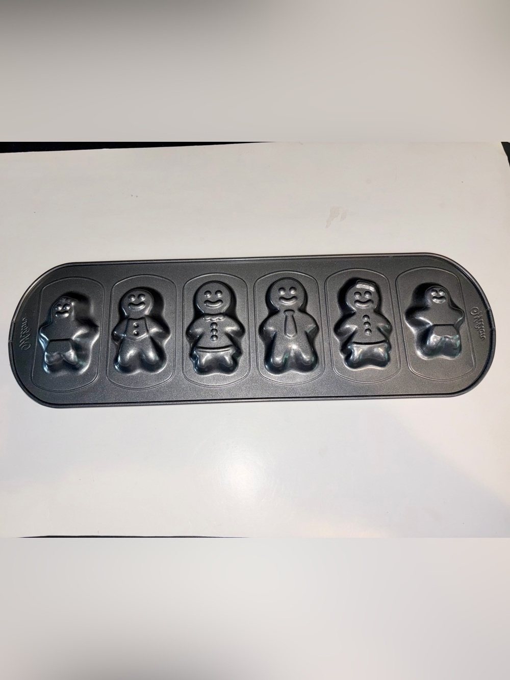 Wilton Gingerbread Man Family Cookie Pan Mold 6 Cavity NonStick Christmas Baking